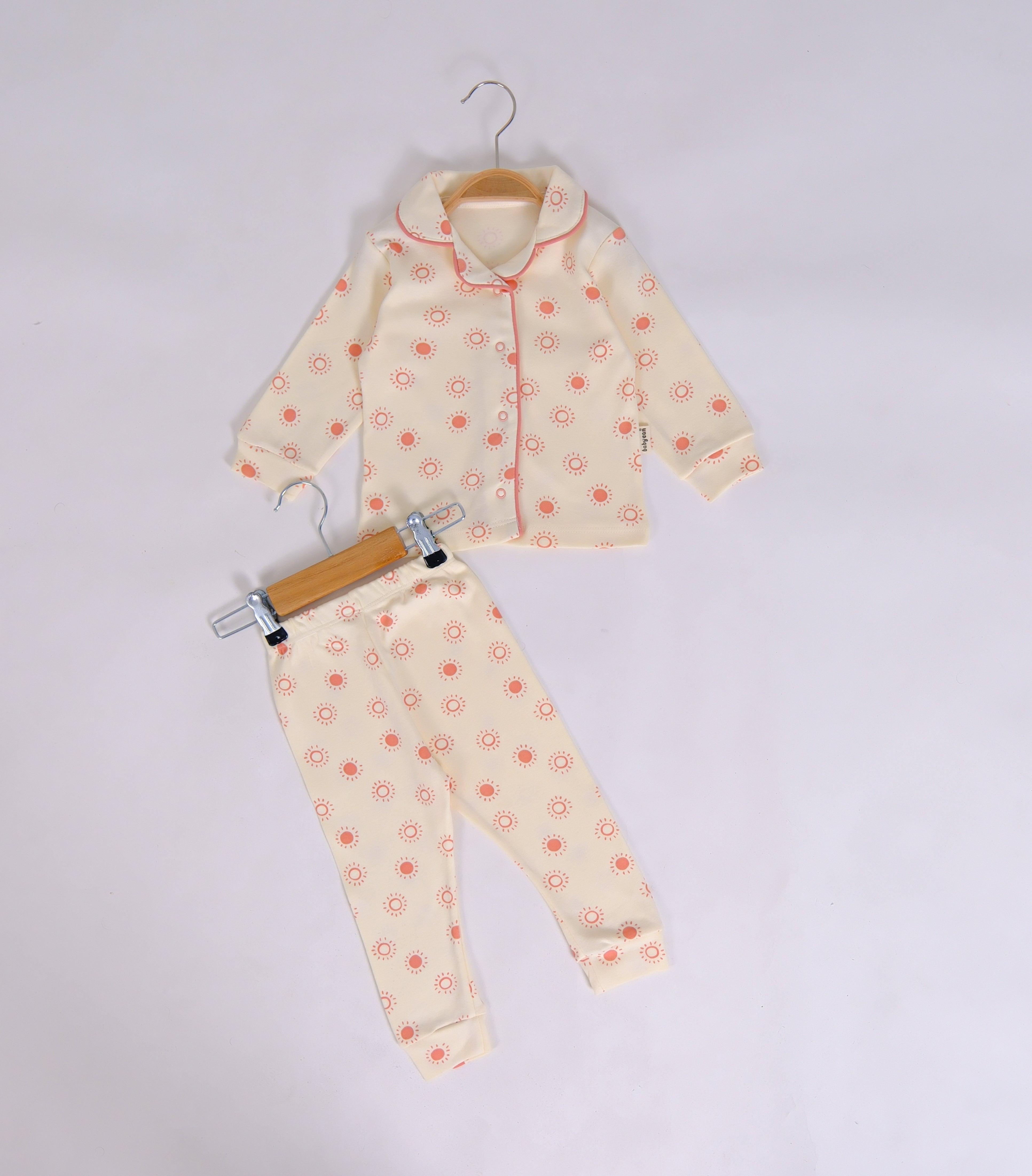 Erkek Bebek Güneş Desenli Düğmeli Pijama Takımı