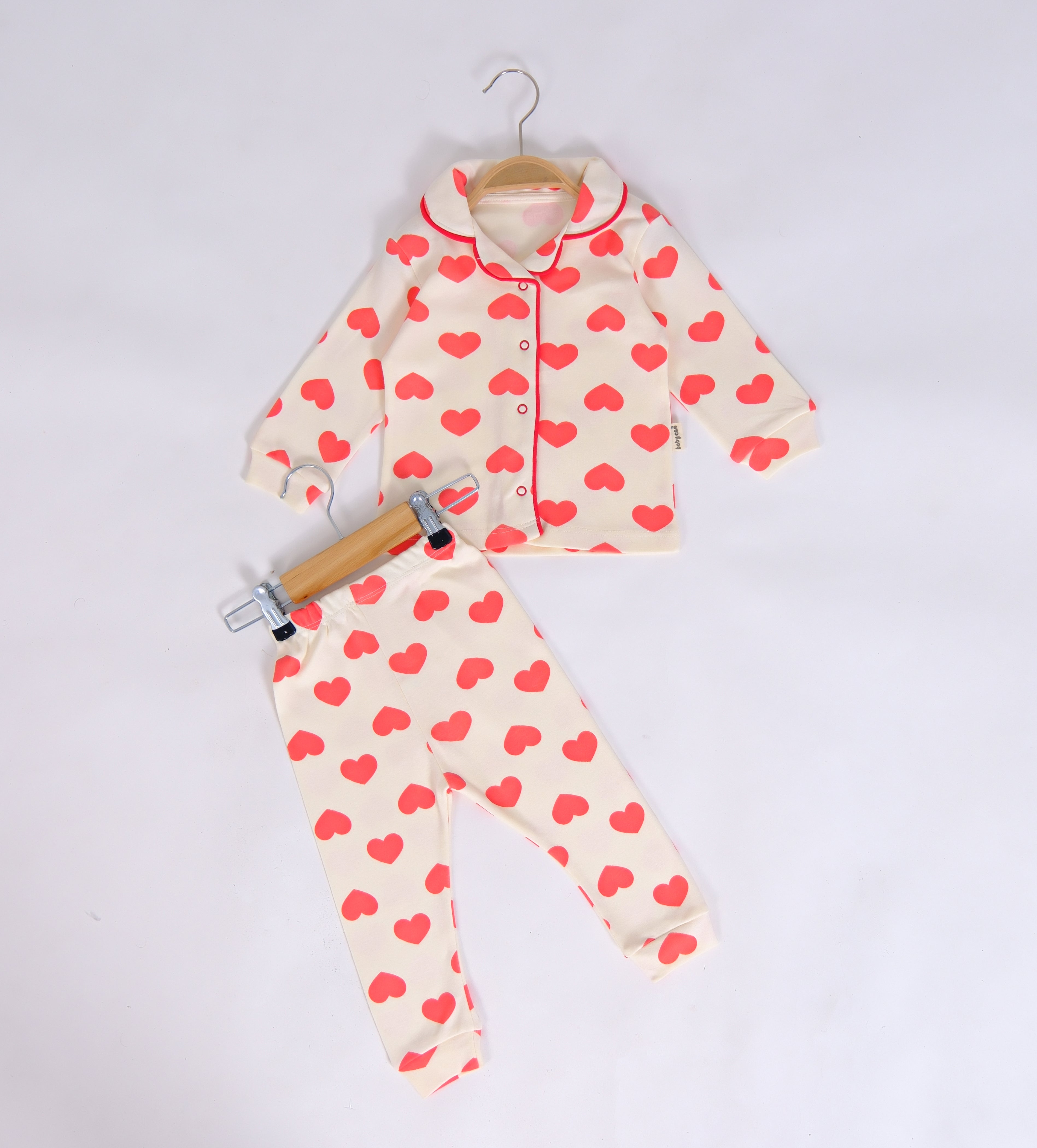 Kız Bebek Kalp Desenli Düğmeli Pijama Takımı