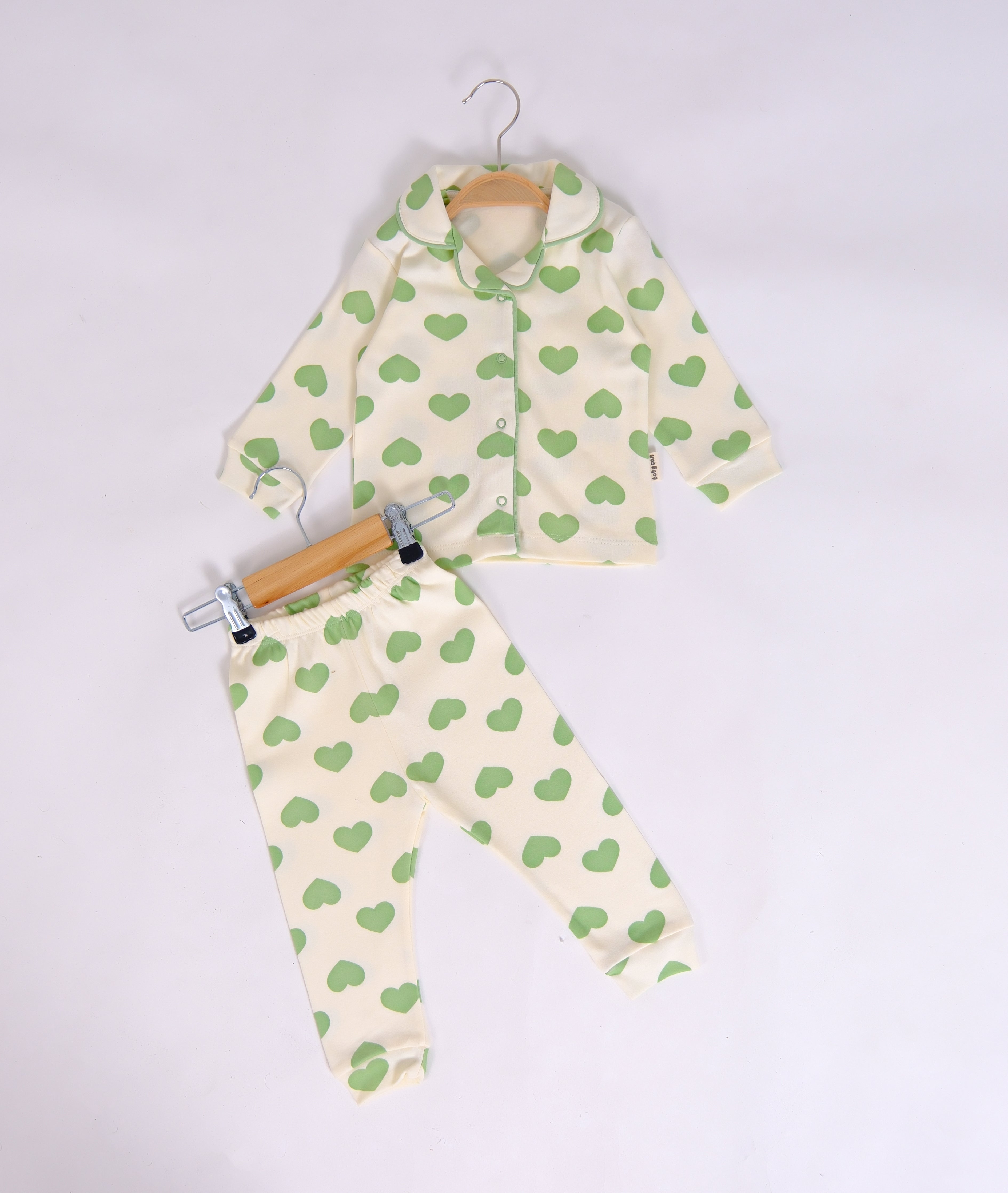 Kız Bebek Kalp Desenli Düğmeli Pijama Takımı
