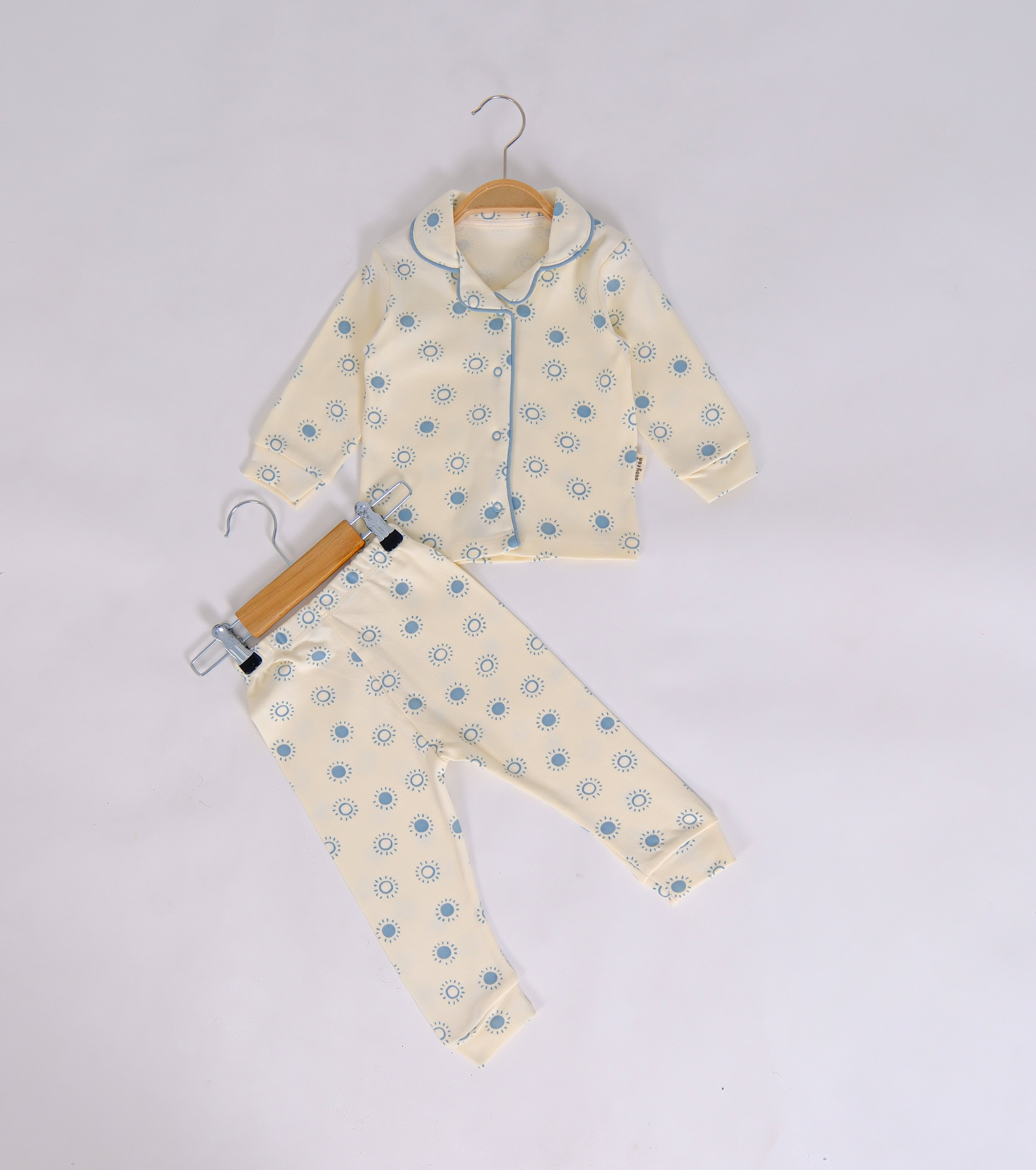 Erkek Bebek Güneş Desenli Düğmeli Pijama Takımı