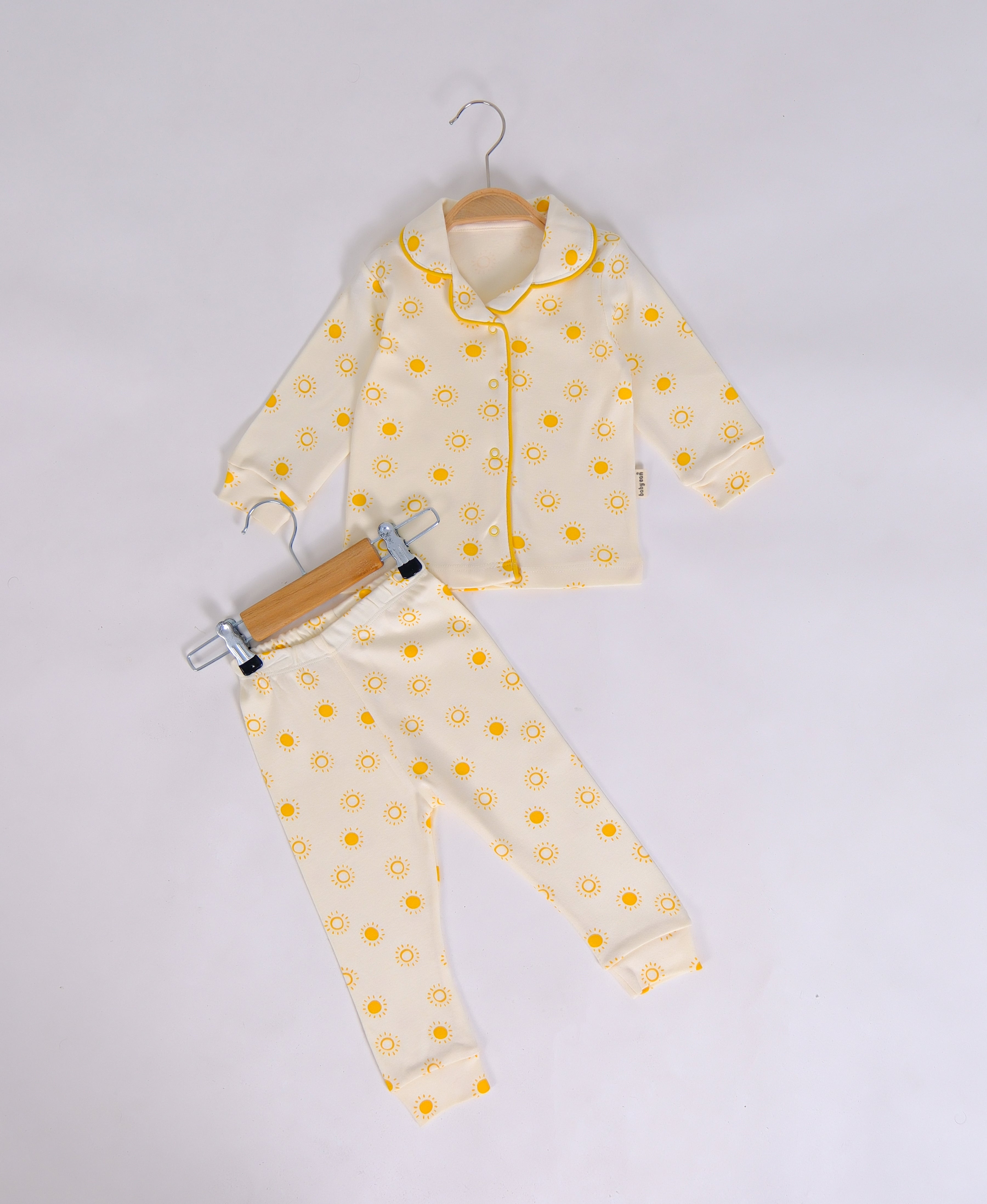 Erkek Bebek Güneş Desenli Düğmeli Pijama Takımı