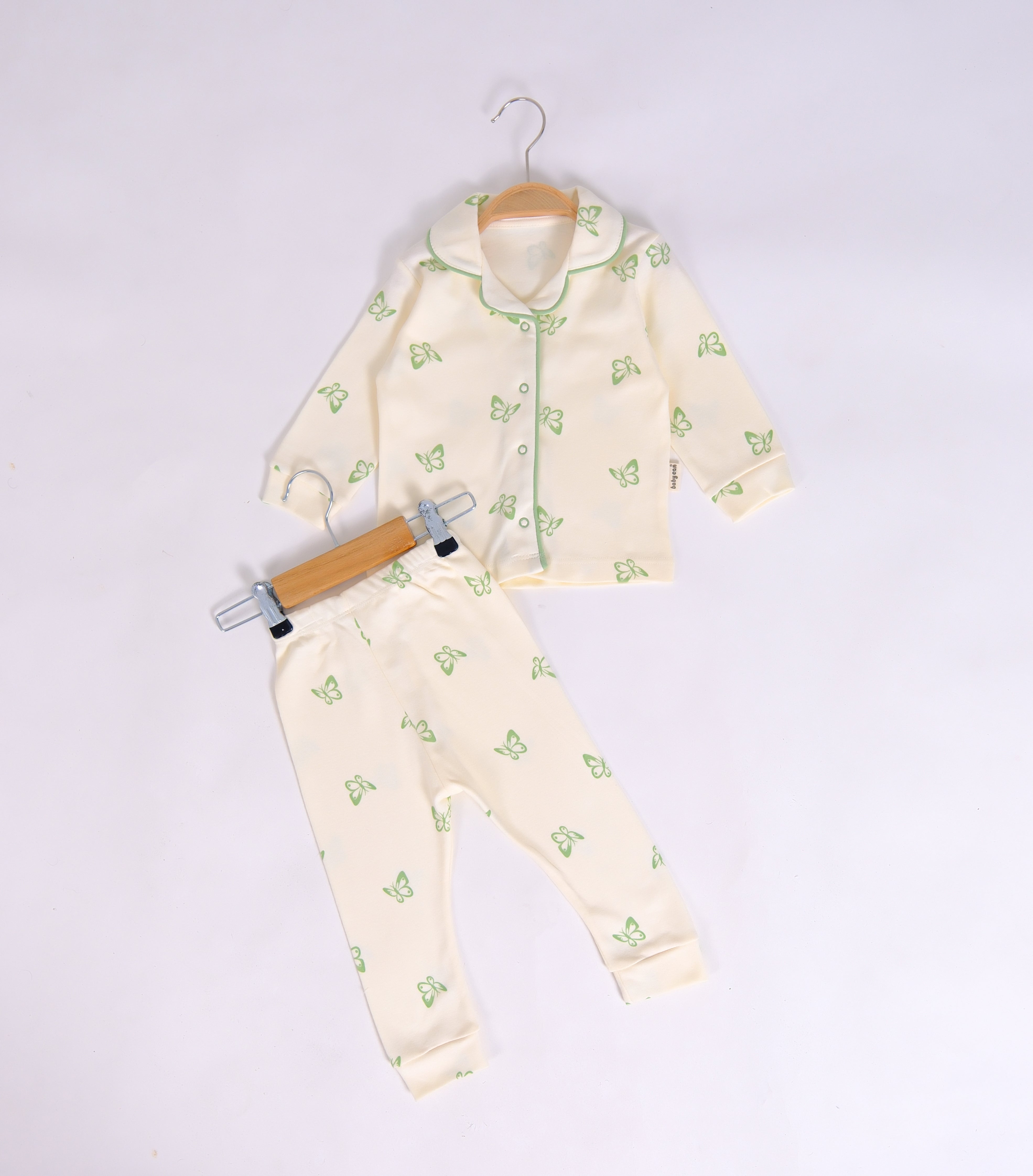 Kız Bebek Kelebek Desenli Düğmeli Pijama Takımı